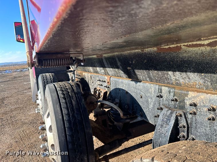 image for item LO9387 2019 Peterbilt 567  dump truck