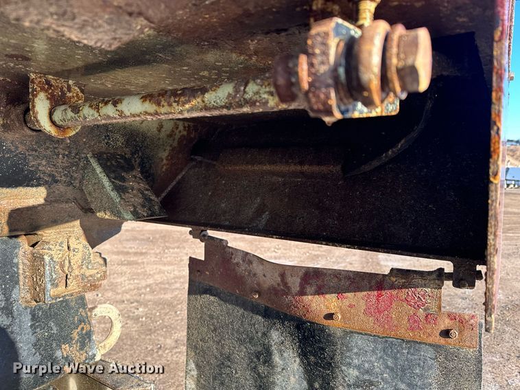 image for item LO9387 2019 Peterbilt 567  dump truck