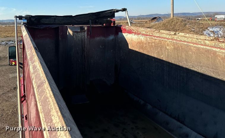 image for item LO9387 2019 Peterbilt 567  dump truck