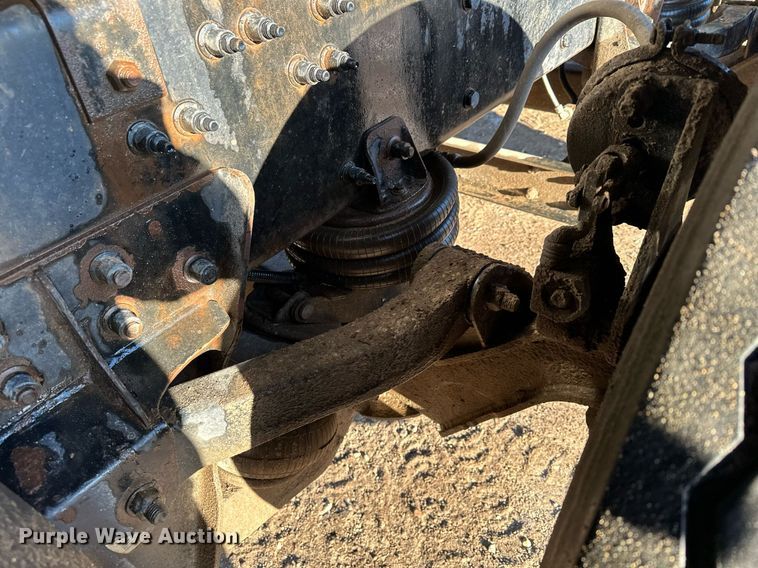 image for item LO9387 2019 Peterbilt 567  dump truck