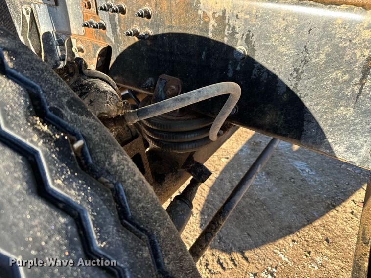 image for item LO9387 2019 Peterbilt 567  dump truck