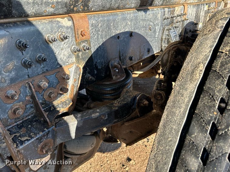 image for item LO9387 2019 Peterbilt 567  dump truck