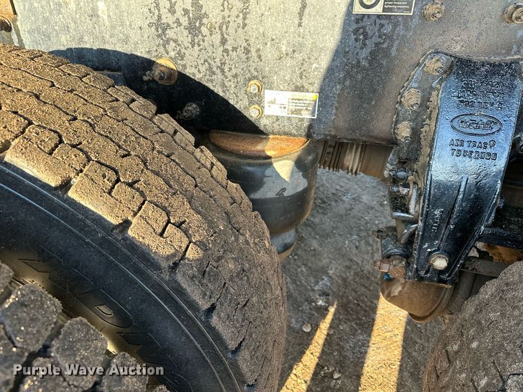 image for item LO9387 2019 Peterbilt 567  dump truck