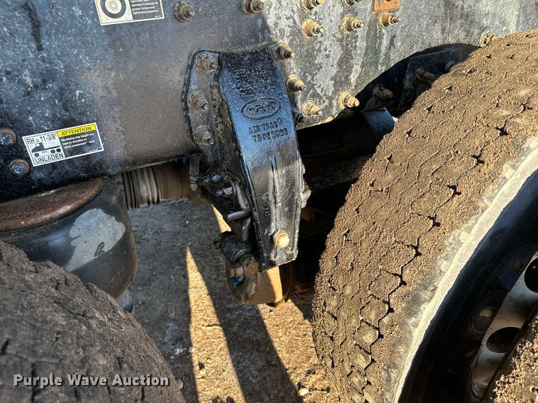 image for item LO9387 2019 Peterbilt 567  dump truck