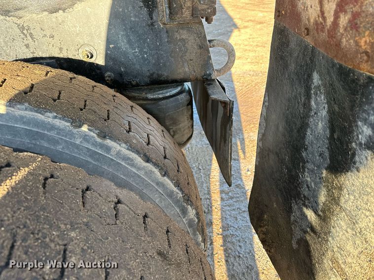 image for item LO9387 2019 Peterbilt 567  dump truck