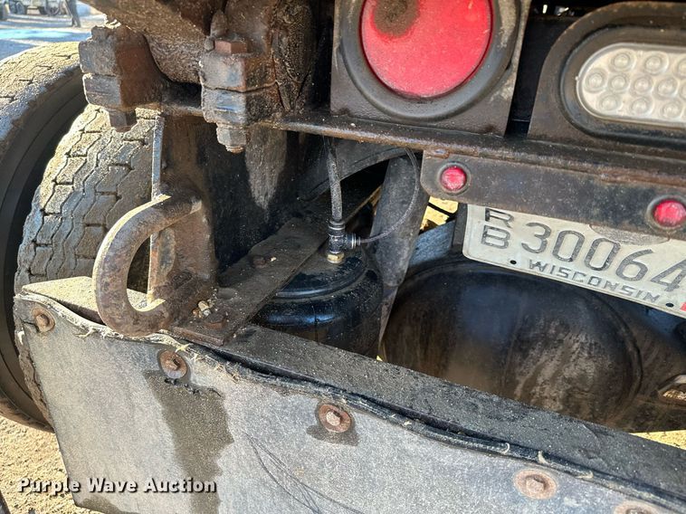 image for item LO9387 2019 Peterbilt 567  dump truck