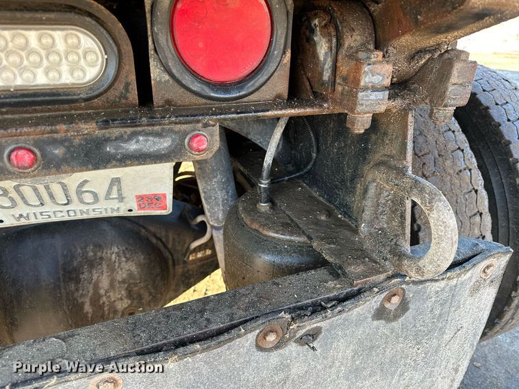 image for item LO9387 2019 Peterbilt 567  dump truck