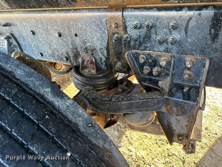 image for item LO9387 2019 Peterbilt 567  dump truck