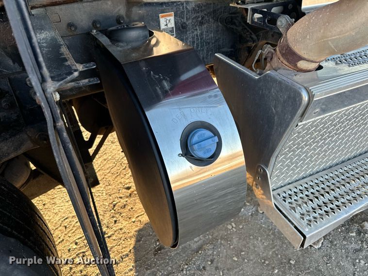 image for item LO9387 2019 Peterbilt 567  dump truck