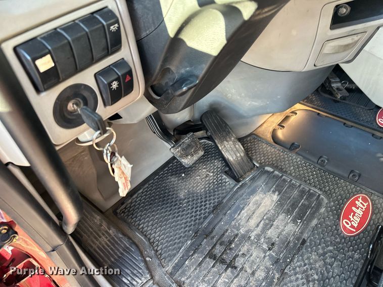 image for item LO9387 2019 Peterbilt 567  dump truck