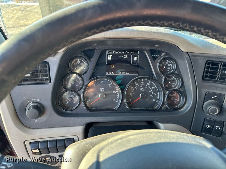 image for item LO9387 2019 Peterbilt 567  dump truck