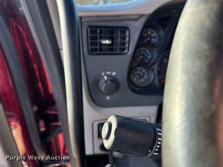 image for item LO9387 2019 Peterbilt 567  dump truck