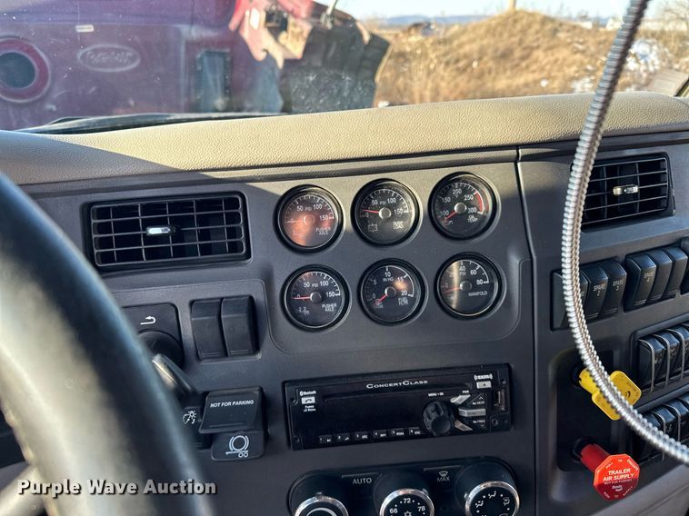 image for item LO9387 2019 Peterbilt 567  dump truck