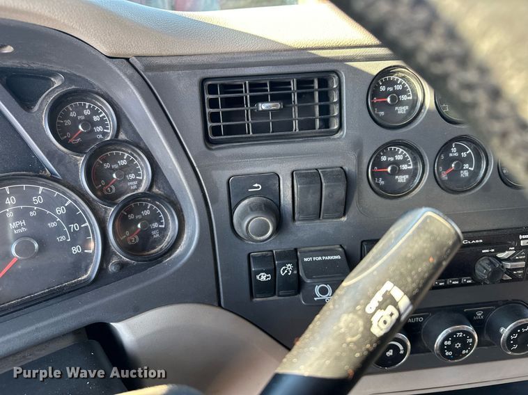 image for item LO9387 2019 Peterbilt 567  dump truck