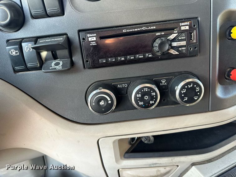 image for item LO9387 2019 Peterbilt 567  dump truck