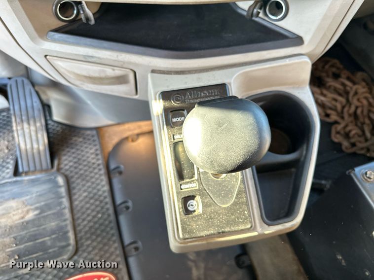 image for item LO9387 2019 Peterbilt 567  dump truck