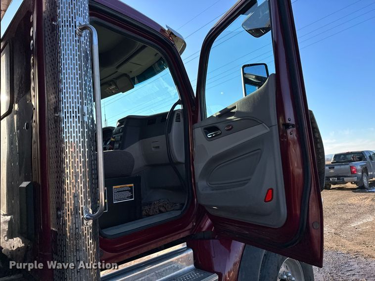 image for item LO9387 2019 Peterbilt 567  dump truck