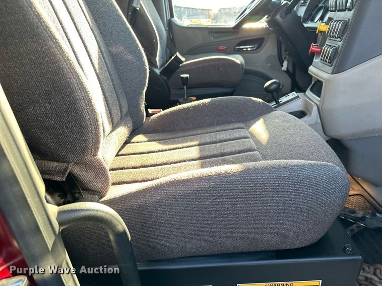 image for item LO9387 2019 Peterbilt 567  dump truck