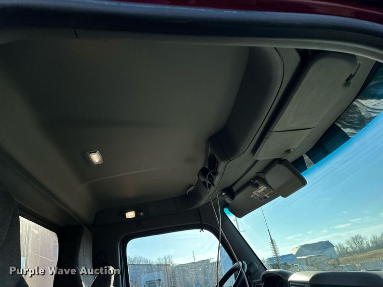 image for item LO9387 2019 Peterbilt 567  dump truck