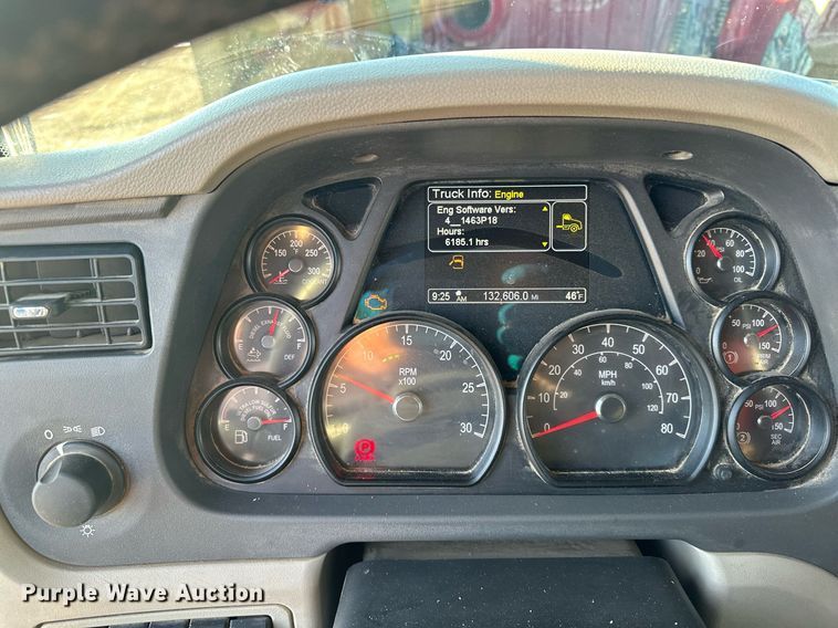 image for item LO9387 2019 Peterbilt 567  dump truck