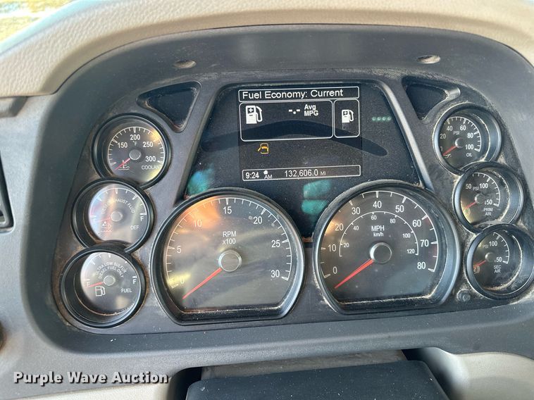 image for item LO9387 2019 Peterbilt 567  dump truck