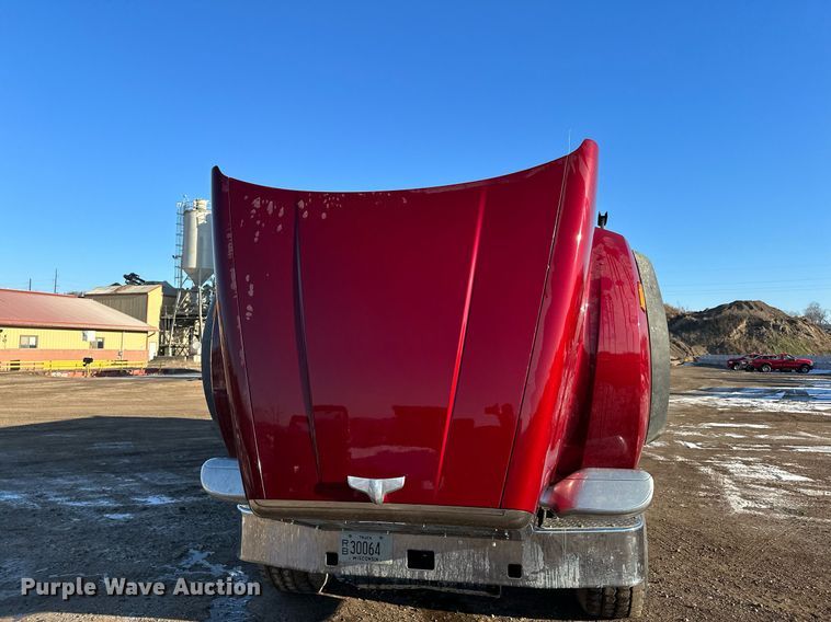 image for item LO9387 2019 Peterbilt 567  dump truck