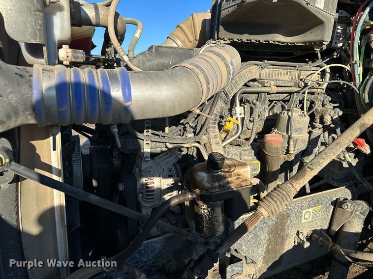 image for item LO9387 2019 Peterbilt 567  dump truck