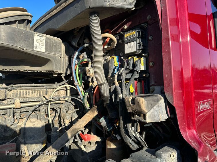 image for item LO9387 2019 Peterbilt 567  dump truck