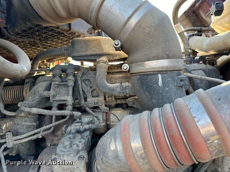 image for item LO9387 2019 Peterbilt 567  dump truck