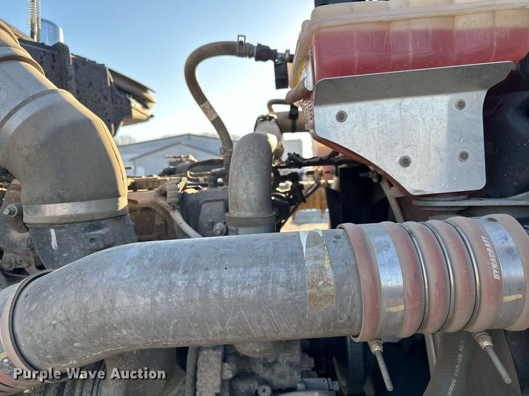 image for item LO9387 2019 Peterbilt 567  dump truck