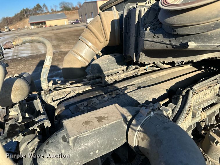 image for item LO9387 2019 Peterbilt 567  dump truck