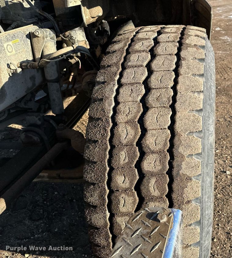 image for item LO9387 2019 Peterbilt 567  dump truck