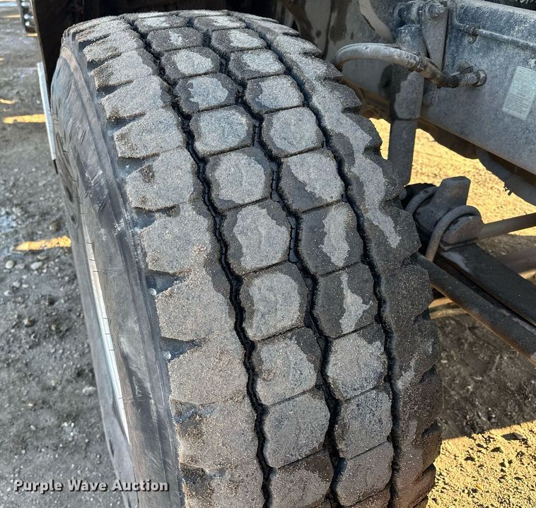 image for item LO9387 2019 Peterbilt 567  dump truck