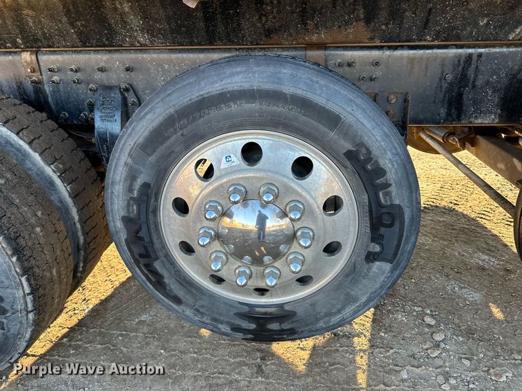 image for item LO9387 2019 Peterbilt 567  dump truck