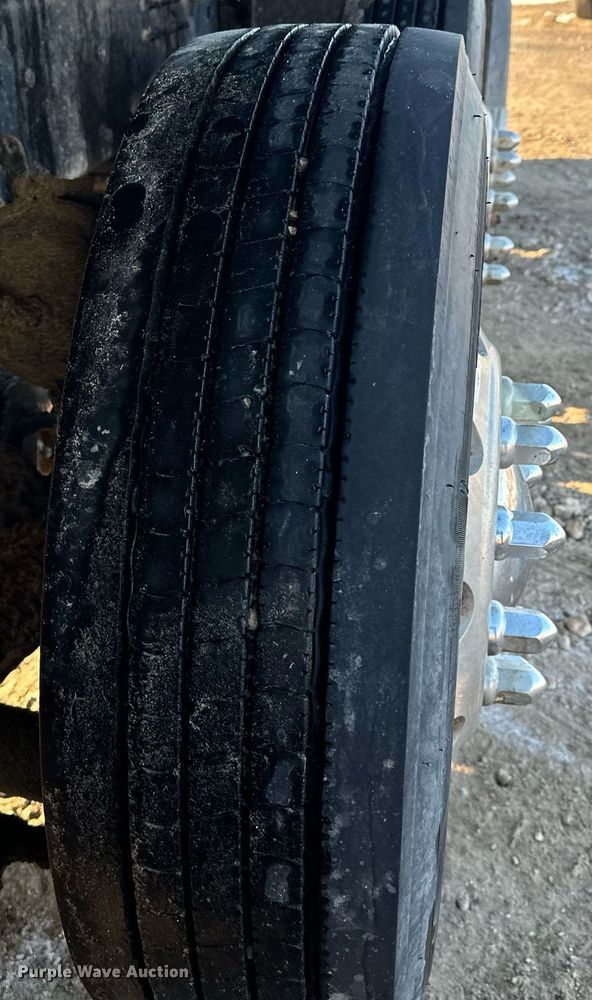 image for item LO9387 2019 Peterbilt 567  dump truck