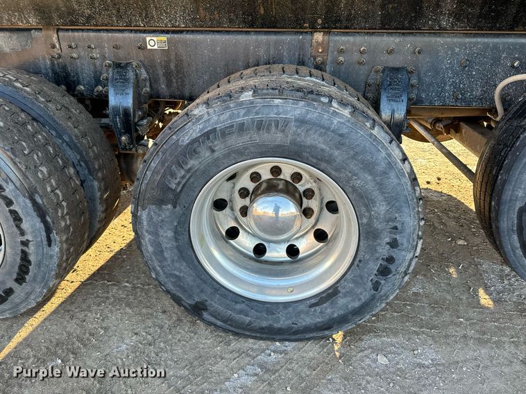 image for item LO9387 2019 Peterbilt 567  dump truck