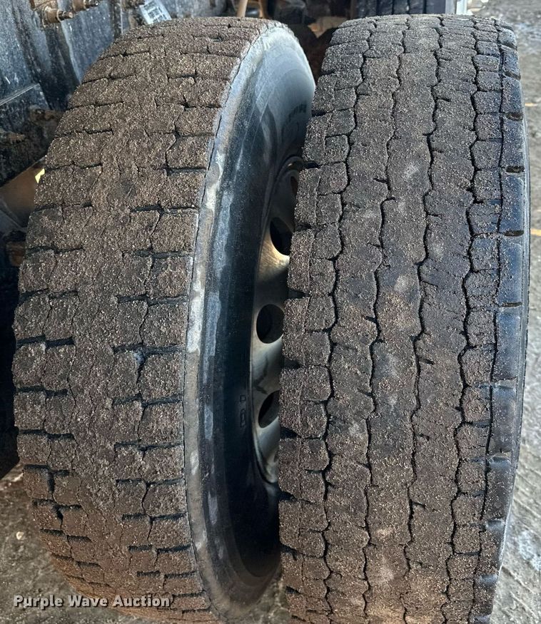 image for item LO9387 2019 Peterbilt 567  dump truck