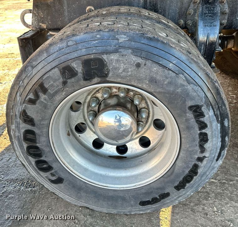 image for item LO9387 2019 Peterbilt 567  dump truck