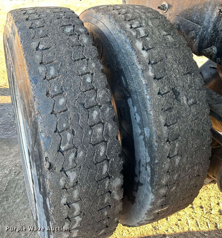 image for item LO9387 2019 Peterbilt 567  dump truck