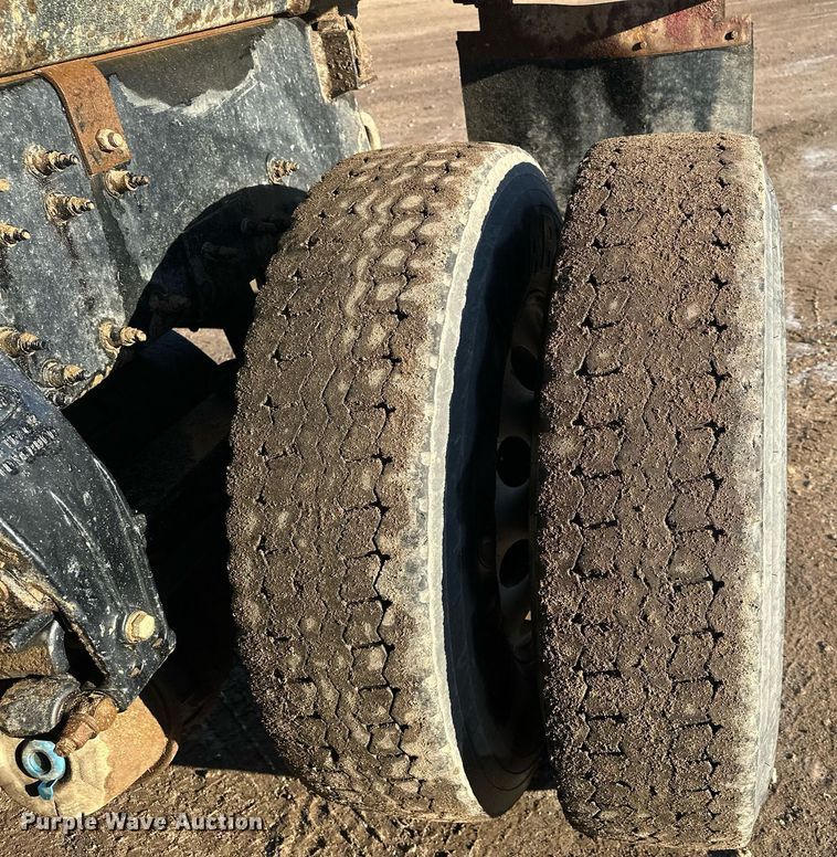 image for item LO9387 2019 Peterbilt 567  dump truck