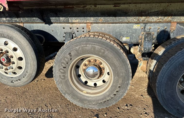 image for item LO9387 2019 Peterbilt 567  dump truck