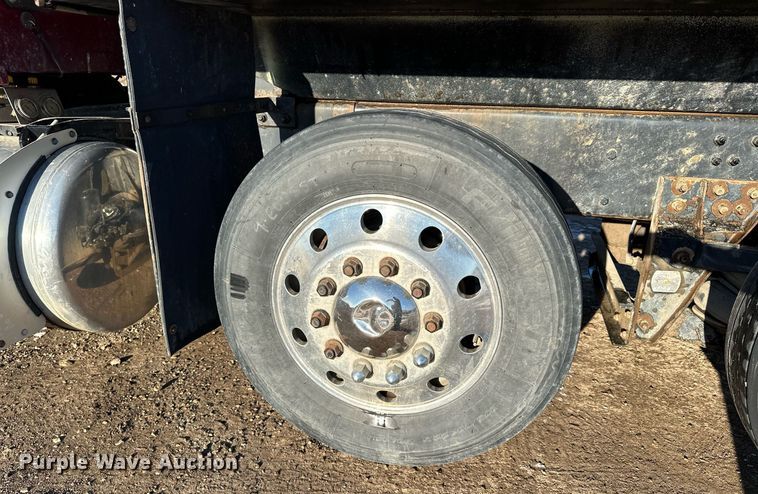 image for item LO9387 2019 Peterbilt 567  dump truck