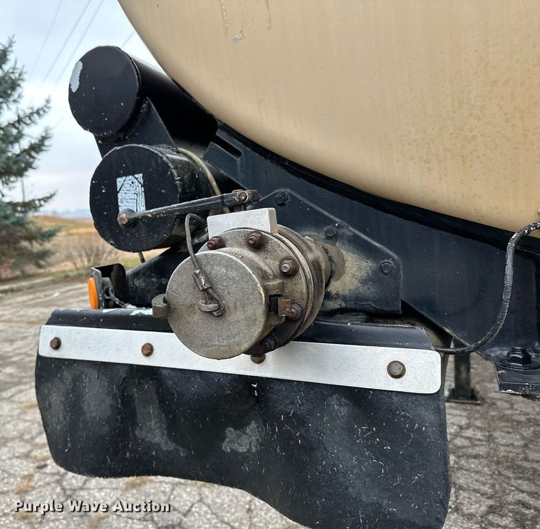 image for item LO9403 1996 Polar  tank trailer