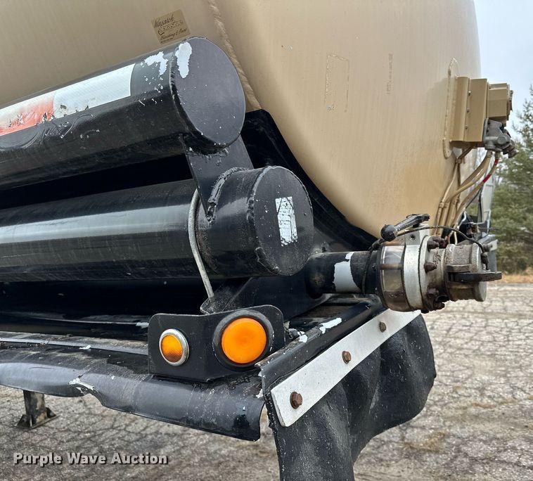 image for item LO9403 1996 Polar  tank trailer