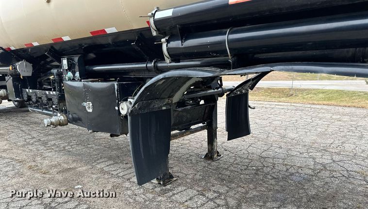 image for item LO9403 1996 Polar  tank trailer