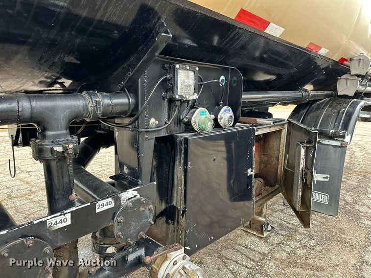 image for item LO9403 1996 Polar  tank trailer