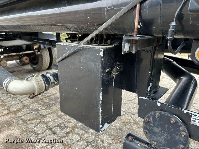 image for item LO9403 1996 Polar  tank trailer