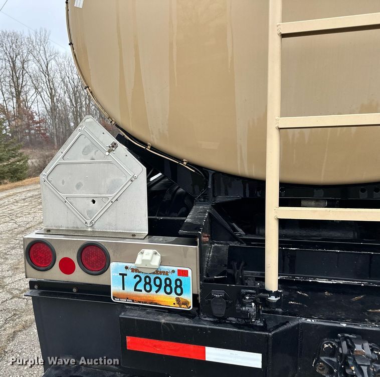 image for item LO9403 1996 Polar  tank trailer