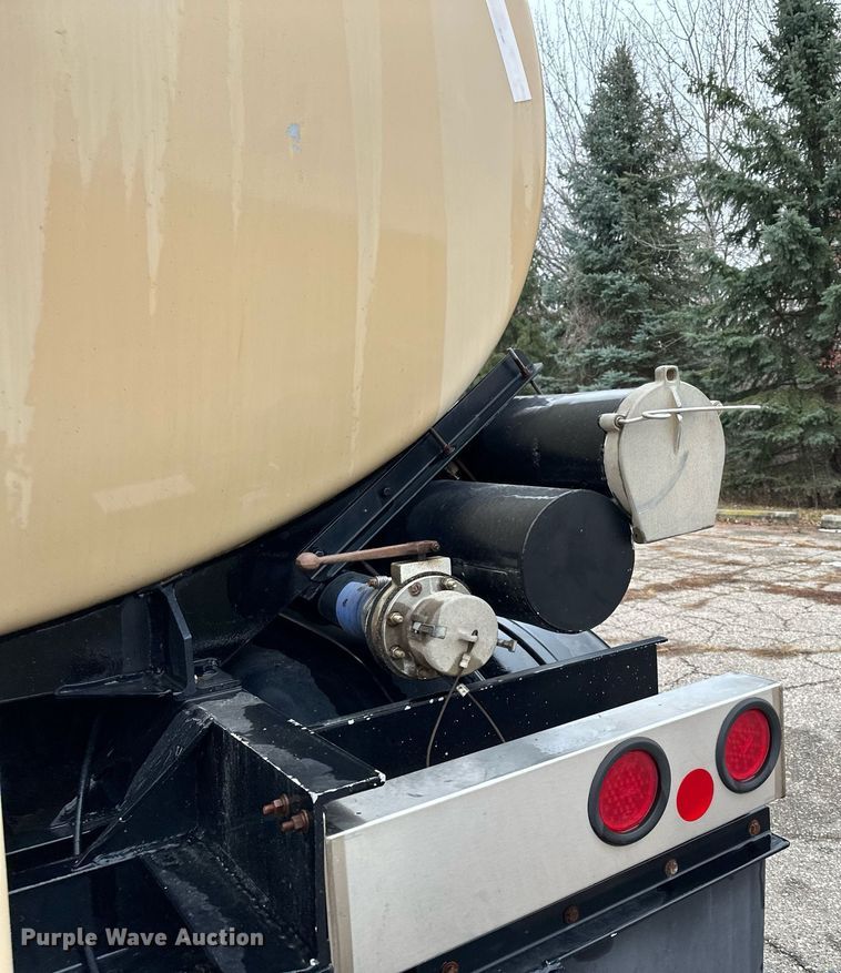 image for item LO9403 1996 Polar  tank trailer