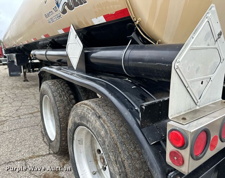 image for item LO9403 1996 Polar  tank trailer